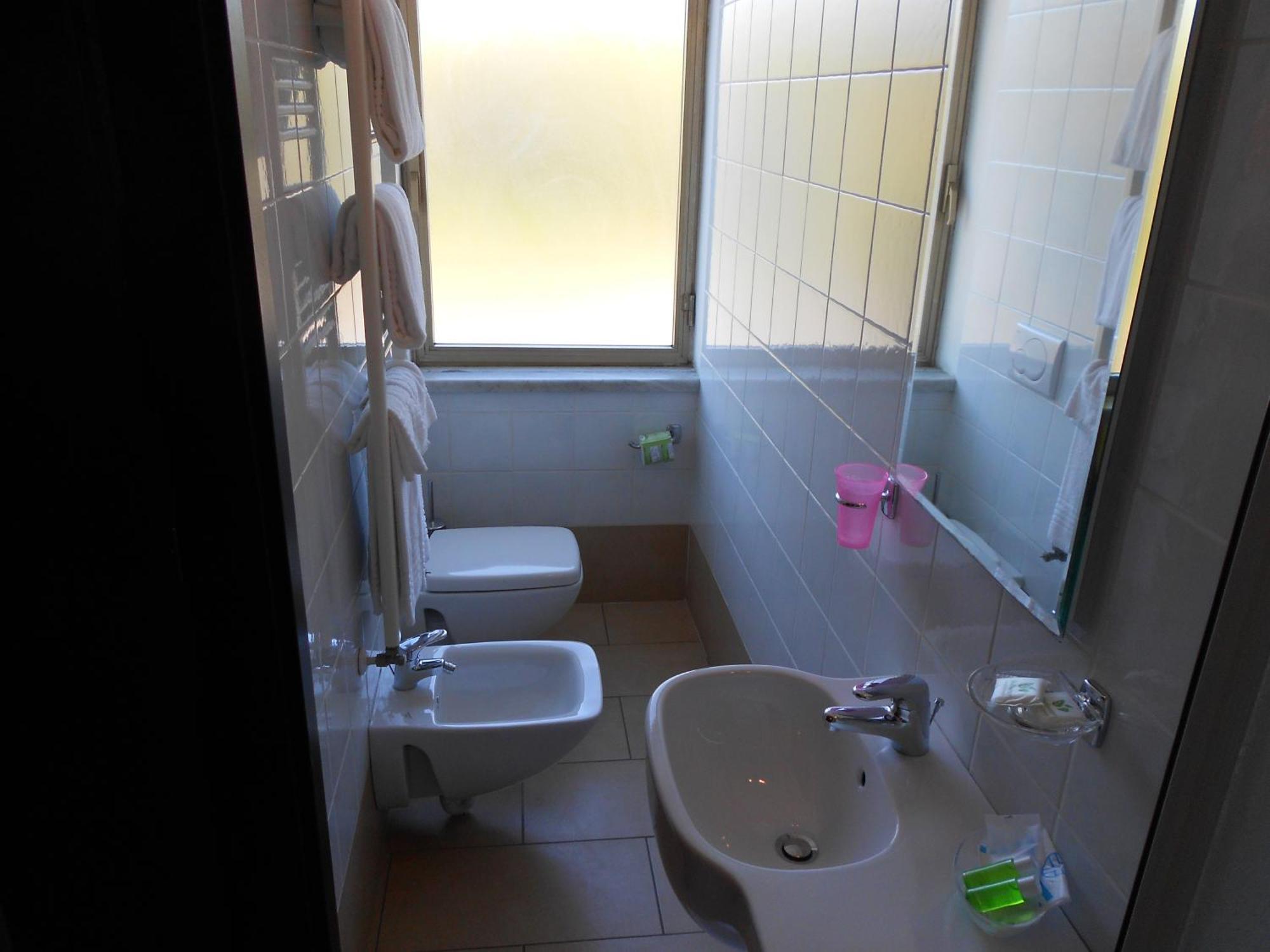 Hotel Tenda Rossa มารีนาดีคาร์รารา ภายนอก รูปภาพ