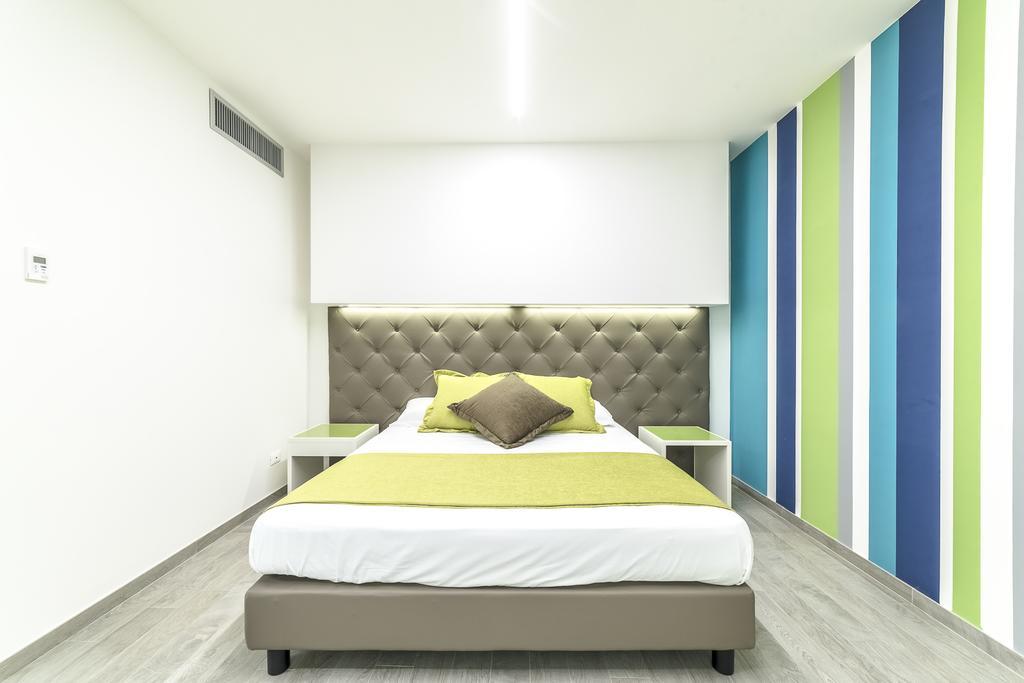 Hotel Tenda Rossa มารีนาดีคาร์รารา ภายนอก รูปภาพ