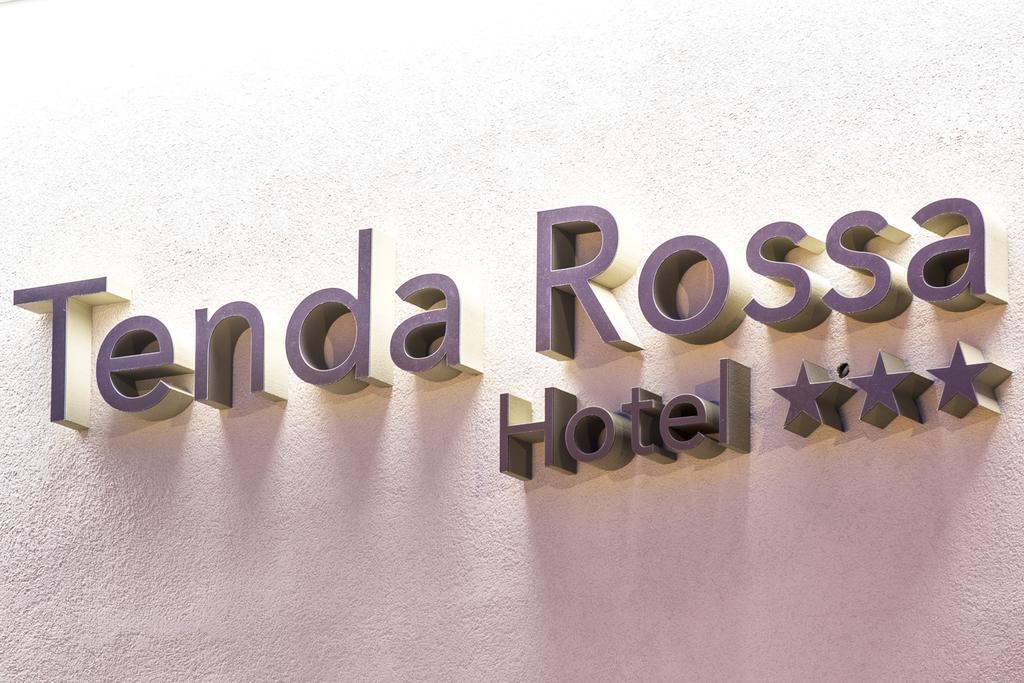 Hotel Tenda Rossa มารีนาดีคาร์รารา ภายนอก รูปภาพ