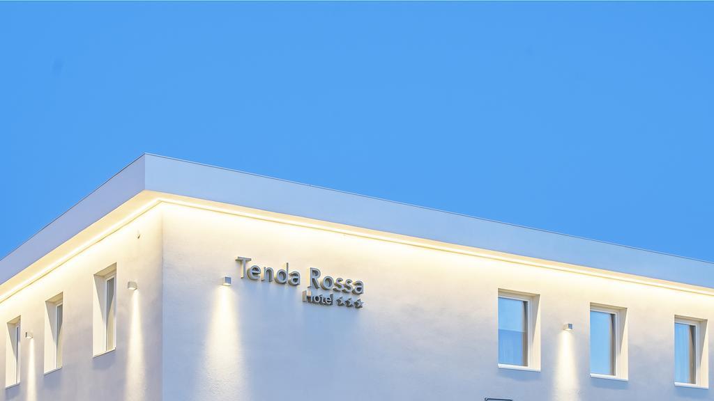 Hotel Tenda Rossa มารีนาดีคาร์รารา ภายนอก รูปภาพ