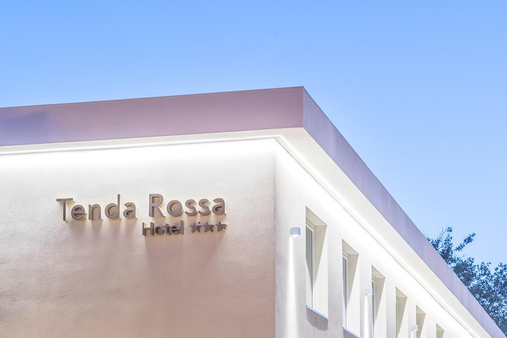 Hotel Tenda Rossa มารีนาดีคาร์รารา ภายนอก รูปภาพ